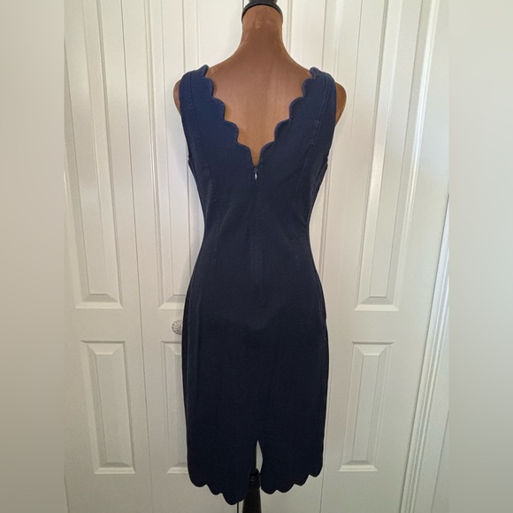 Banana Republic Navy Scalloped Hem V-Neck Dress size 4 - Picture 6 of 11